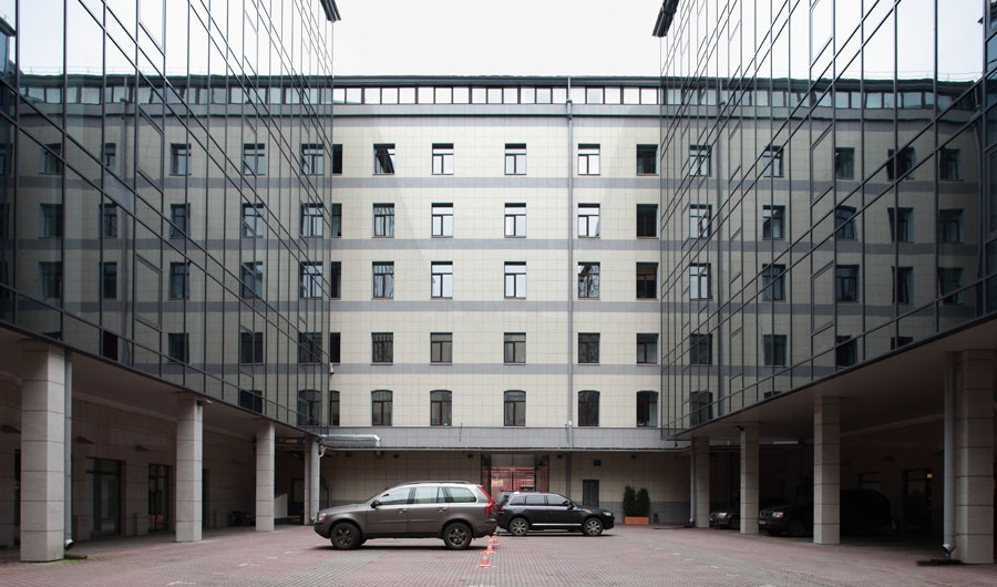 парковка бизнес-центра по адресу 7-я линия ВО, д. 76